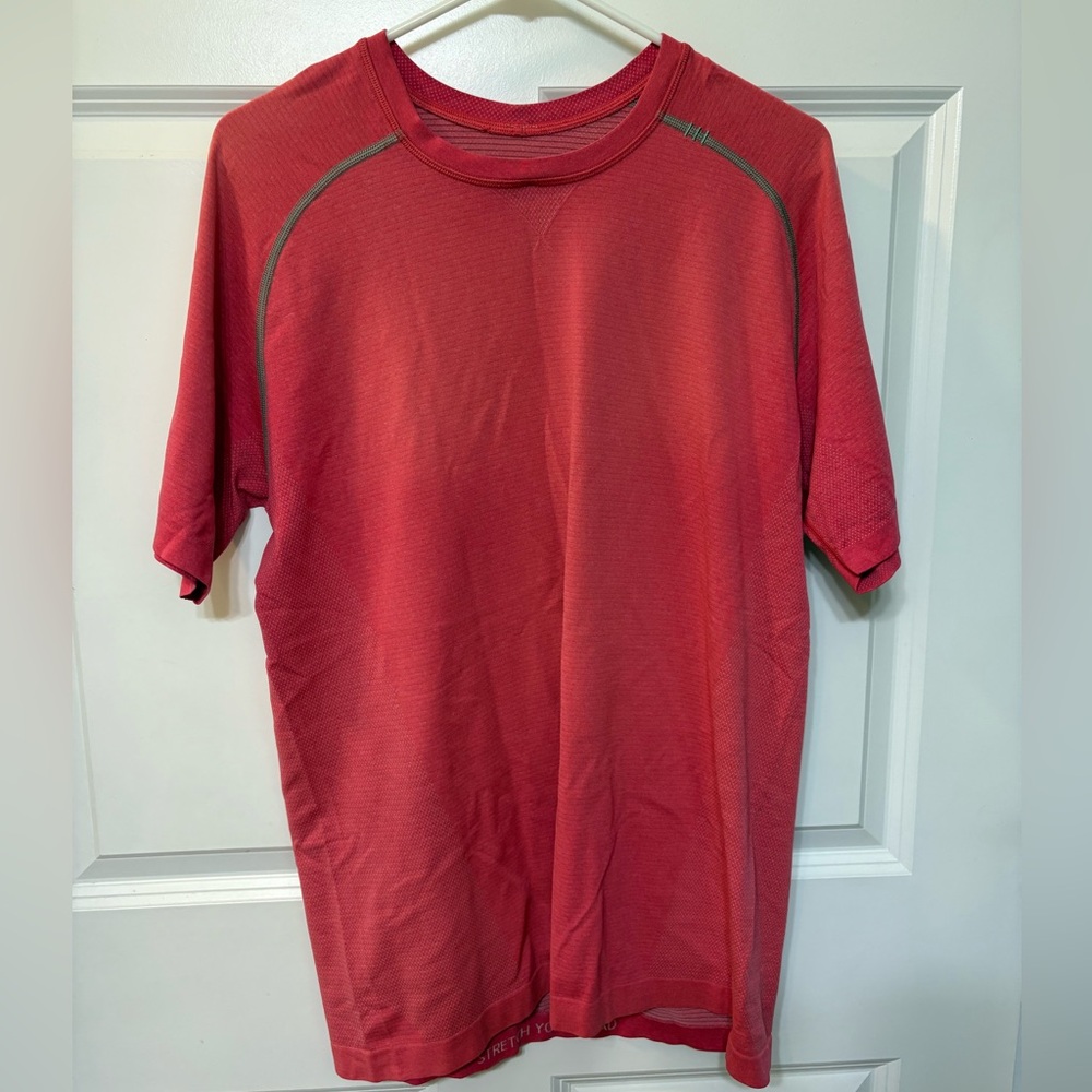 Men’s Lululemon metal vent short sleeve